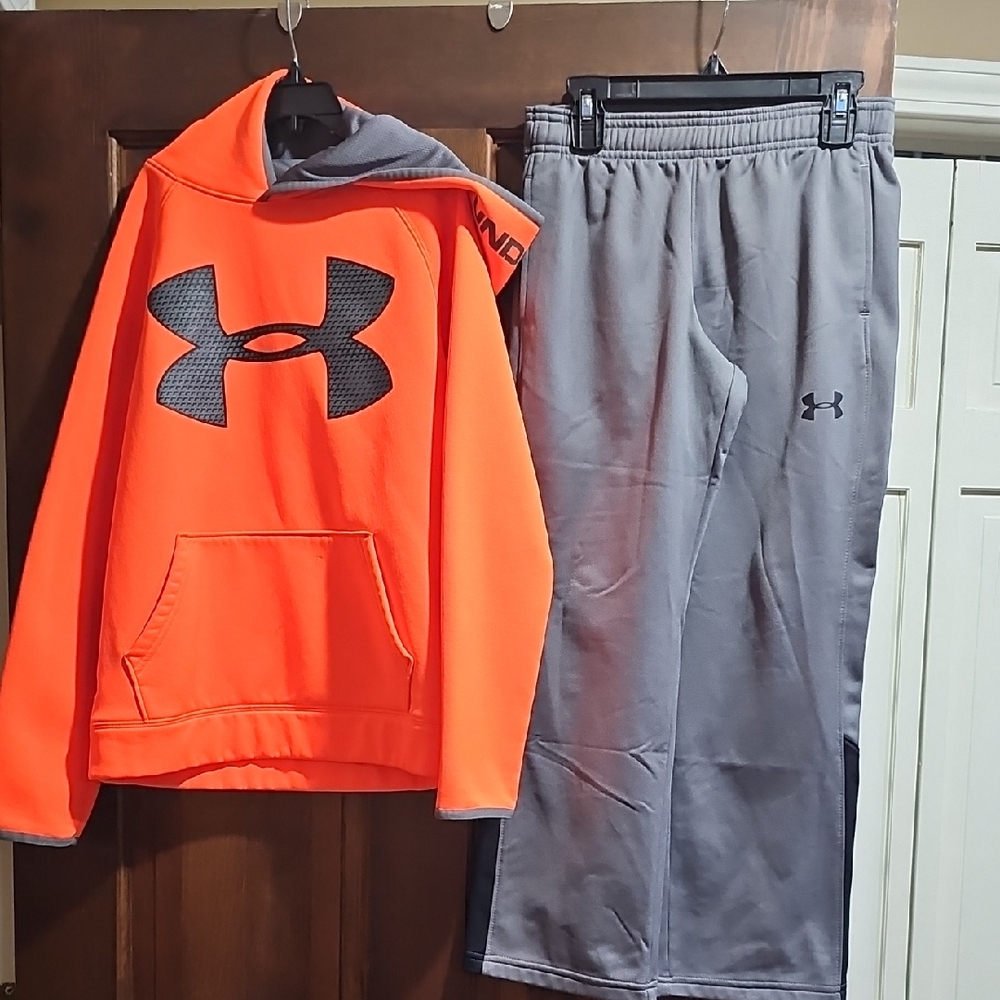 Boys UNDER ARMOUR Outfit Size Small/Medium